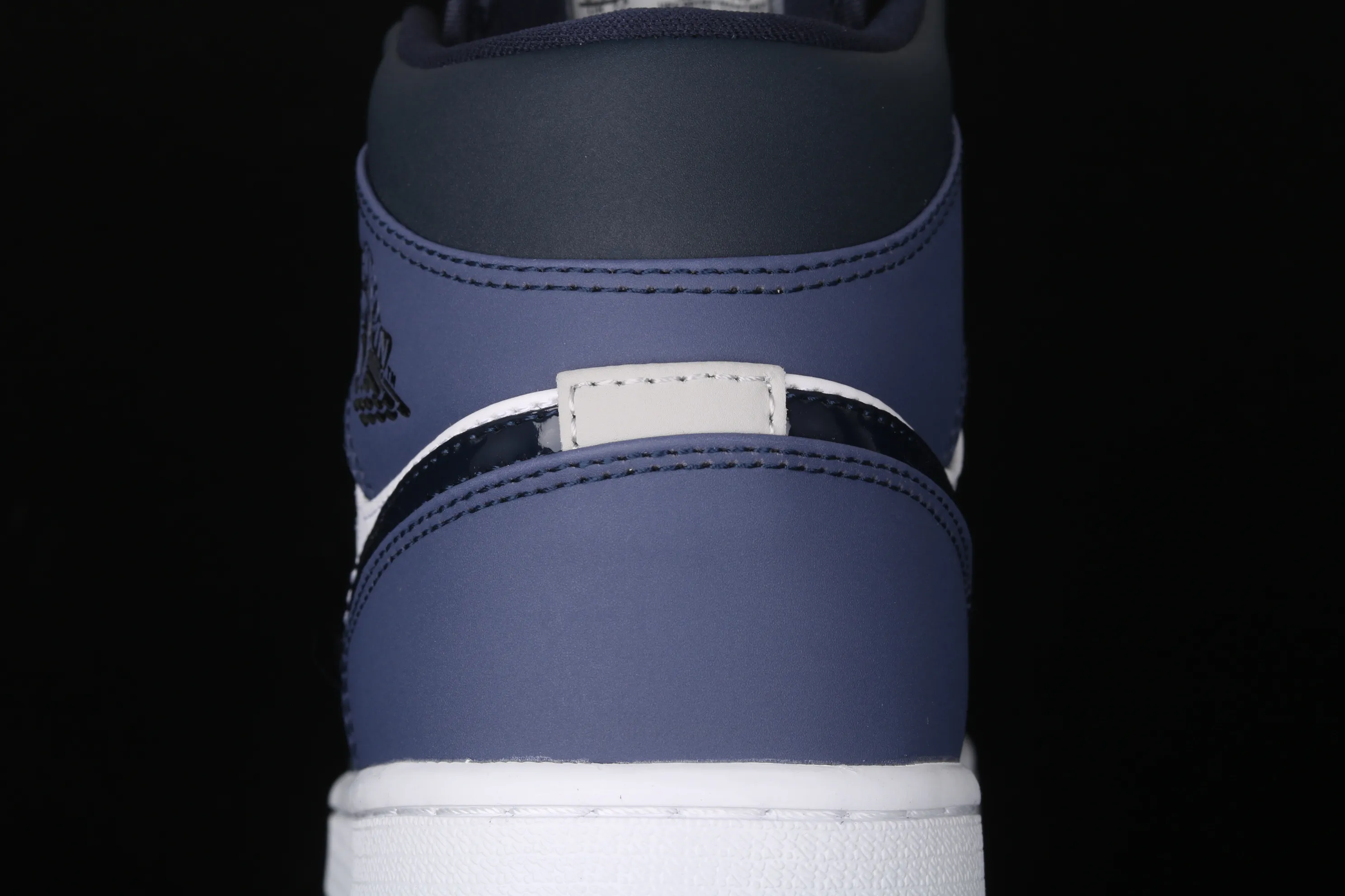 All categories Air Jordan Jordan series basketball shoes Air Jordan 1 Mid Air Jordan 1 Mid AJ1 Joe 1 fashion casual black and blue basketball shoes 554724-445